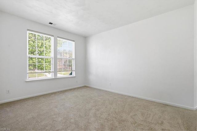 2226 Harton LN, Chesapeake, VA 23323