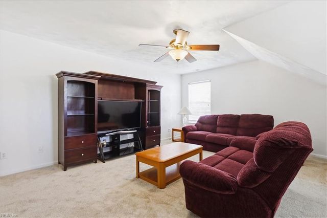 2226 Harton LN, Chesapeake, VA 23323