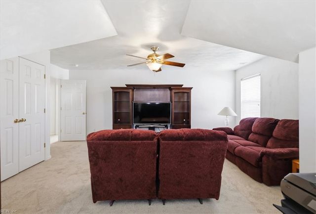 2226 Harton LN, Chesapeake, VA 23323