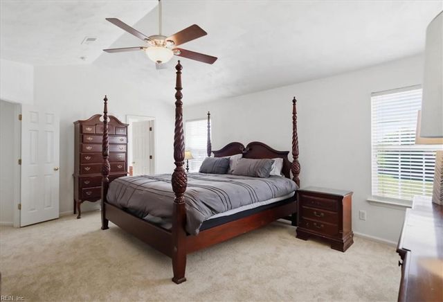 2226 Harton LN, Chesapeake, VA 23323