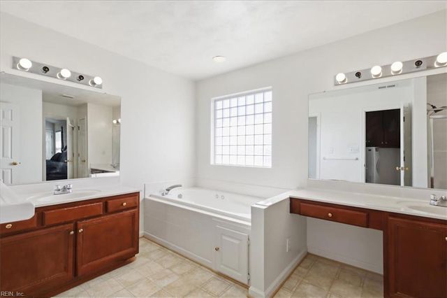 2226 Harton LN, Chesapeake, VA 23323