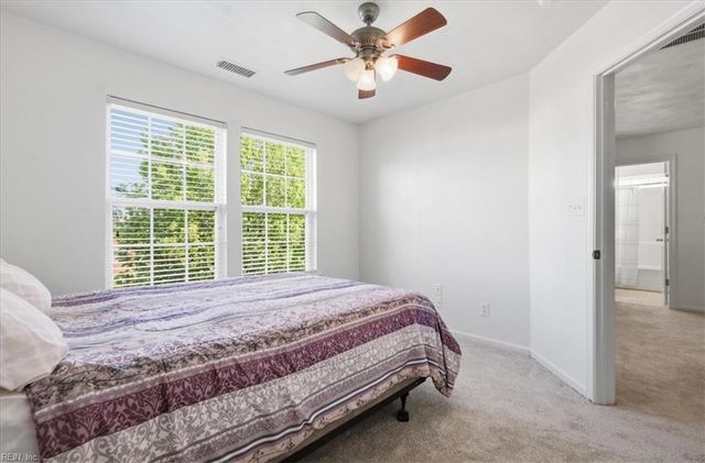 2226 Harton LN, Chesapeake, VA 23323