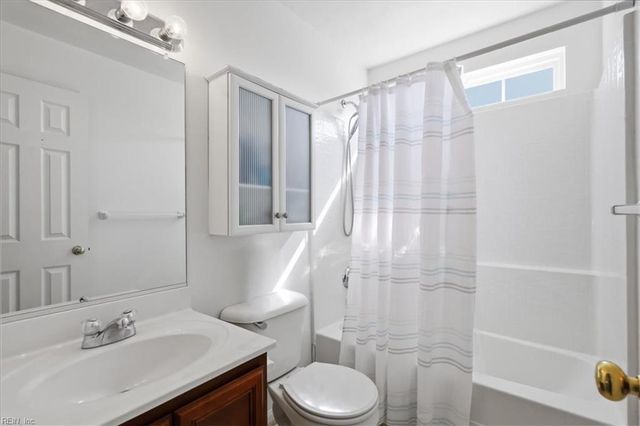 2226 Harton LN, Chesapeake, VA 23323