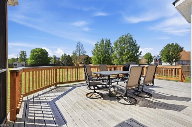 2226 Harton LN, Chesapeake, VA 23323