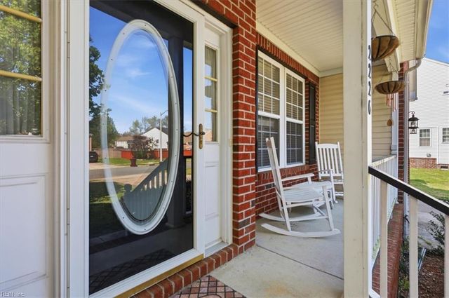 2226 Harton LN, Chesapeake, VA 23323