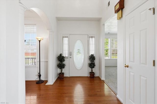 2226 Harton LN, Chesapeake, VA 23323