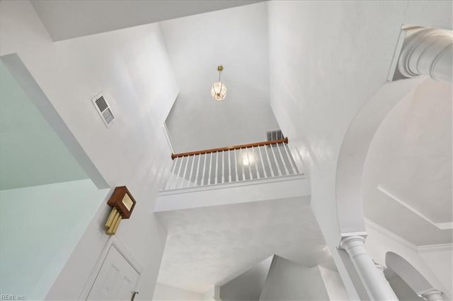 2226 Harton LN, Chesapeake, VA 23323