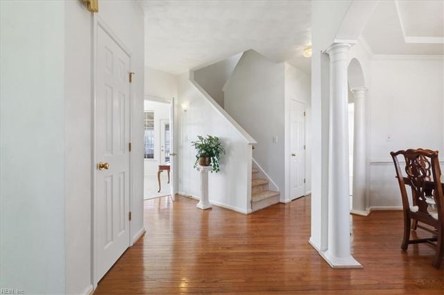 2226 Harton LN, Chesapeake, VA 23323