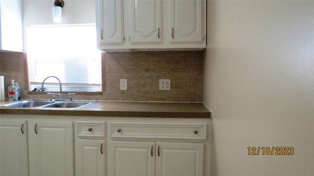 811 28th Street A, Galveston, TX 77550
