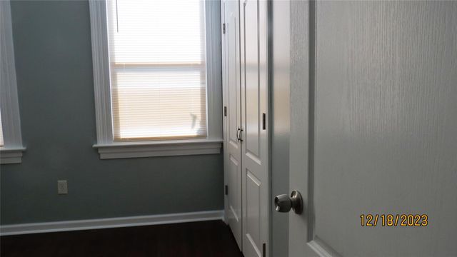 811 28th Street A, Galveston, TX 77550