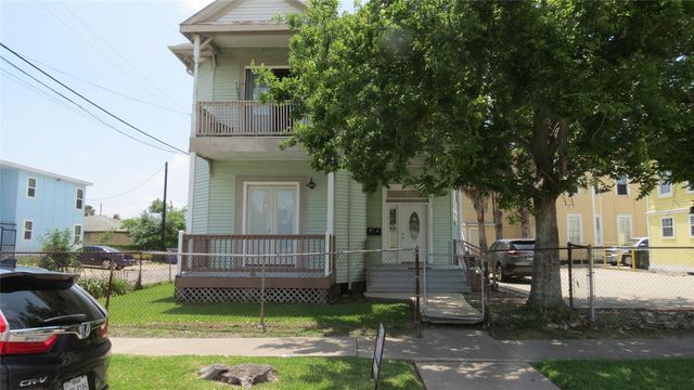 811 28th Street A, Galveston, TX 77550