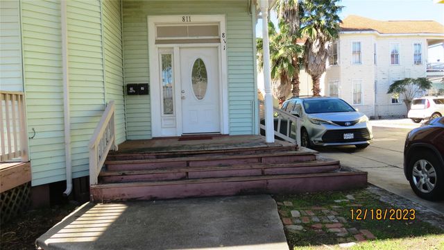 811 28th Street A, Galveston, TX 77550