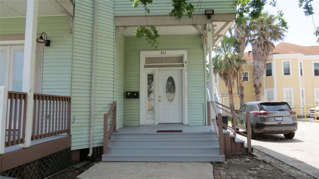 811 28th Street A, Galveston, TX 77550