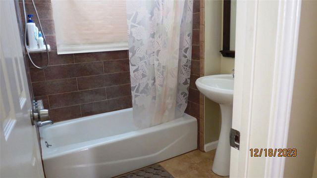 811 28th Street A, Galveston, TX 77550