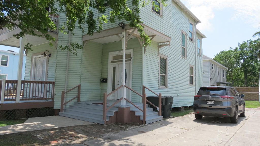 811 28th Street A, Galveston, TX 77550