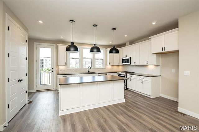 1347 W Gateway Heights W 53-603, Richmond Heights, MO 63144