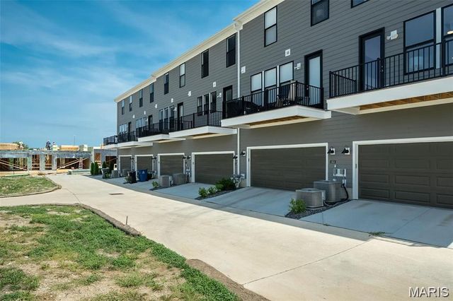1347 W Gateway Heights W 53-603, Richmond Heights, MO 63144