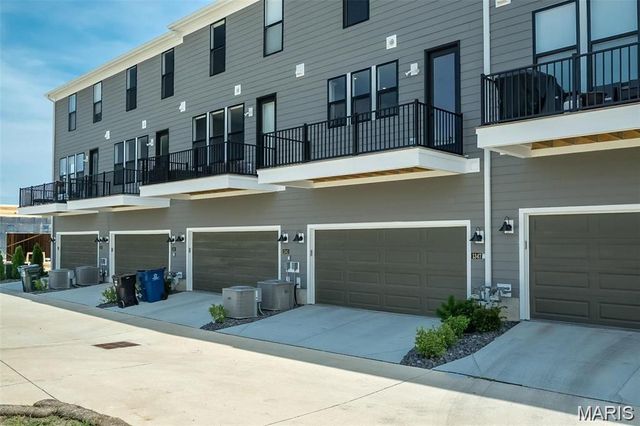 1347 W Gateway Heights W 53-603, Richmond Heights, MO 63144
