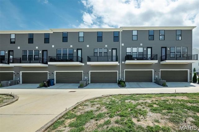 1347 W Gateway Heights W 53-603, Richmond Heights, MO 63144