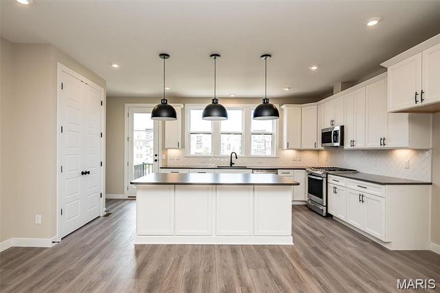 1347 W Gateway Heights W 53-603, Richmond Heights, MO 63144