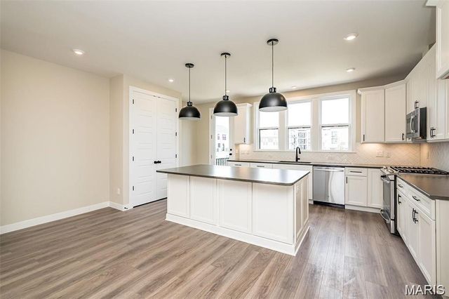 1347 W Gateway Heights W 53-603, Richmond Heights, MO 63144