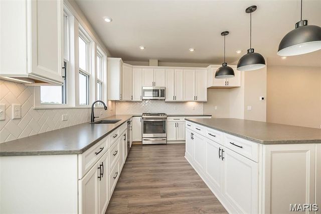 1347 W Gateway Heights W 53-603, Richmond Heights, MO 63144