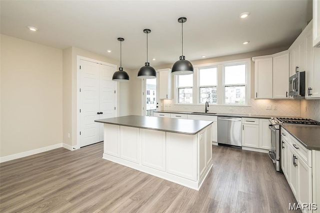 1347 W Gateway Heights W 53-603, Richmond Heights, MO 63144