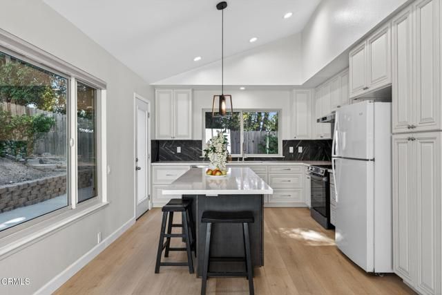 1970 Smokewood Court, Thousand Oaks, CA 91362