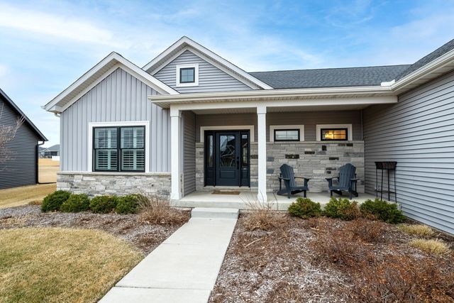 5912 Pigeon Creek Road, Bettendorf, IA 52722