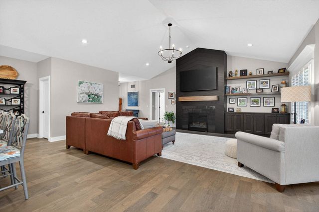 5912 Pigeon Creek Road, Bettendorf, IA 52722