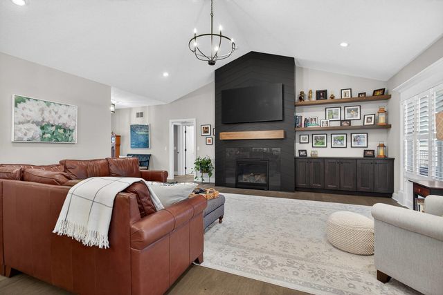 5912 Pigeon Creek Road, Bettendorf, IA 52722