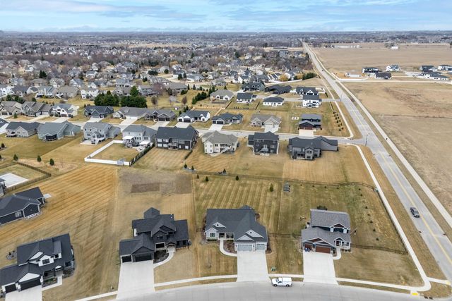 5912 Pigeon Creek Road, Bettendorf, IA 52722