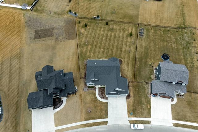 5912 Pigeon Creek Road, Bettendorf, IA 52722