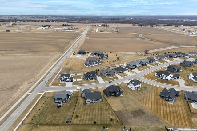 5912 Pigeon Creek Road, Bettendorf, IA 52722