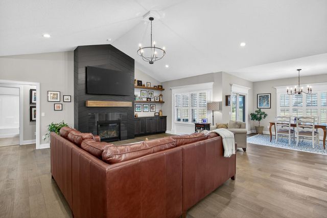 5912 Pigeon Creek Road, Bettendorf, IA 52722