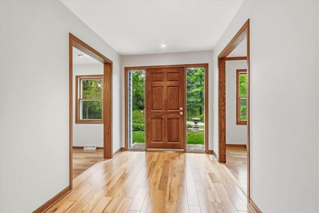546 Beechwood DRIVE, Cedarburg, WI 53012