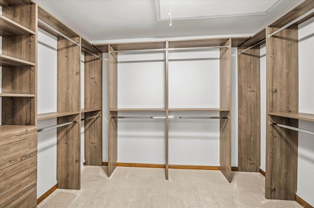 546 Beechwood DRIVE, Cedarburg, WI 53012