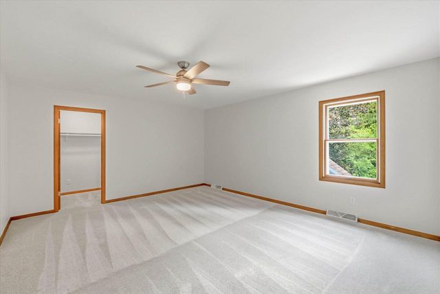 546 Beechwood DRIVE, Cedarburg, WI 53012