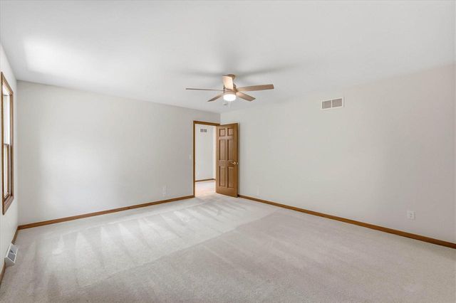 546 Beechwood DRIVE, Cedarburg, WI 53012