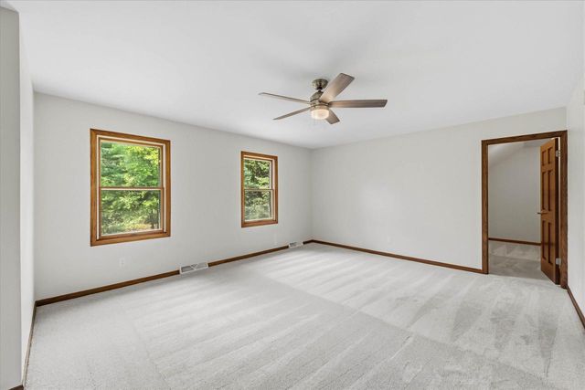 546 Beechwood DRIVE, Cedarburg, WI 53012
