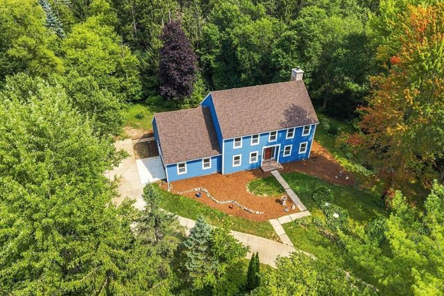 546 Beechwood DRIVE, Cedarburg, WI 53012
