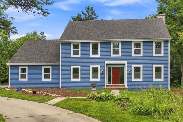 546 Beechwood DRIVE, Cedarburg, WI 53012