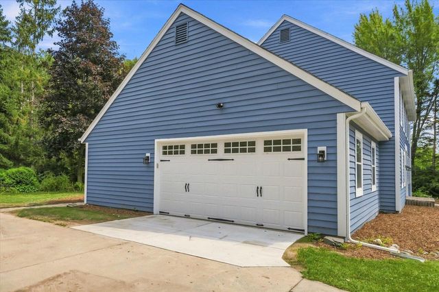 546 Beechwood DRIVE, Cedarburg, WI 53012