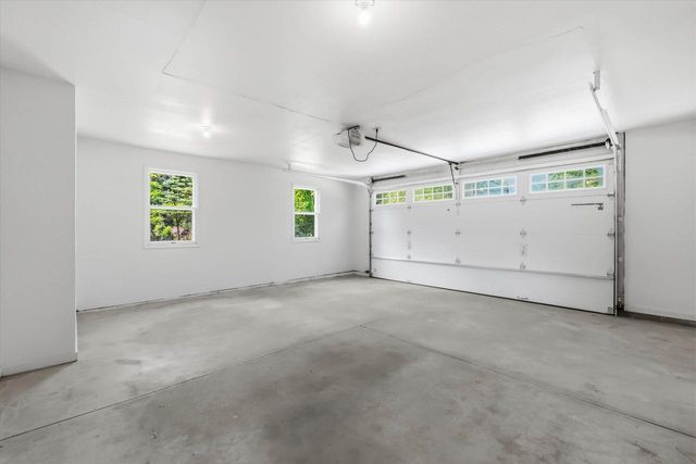 546 Beechwood DRIVE, Cedarburg, WI 53012