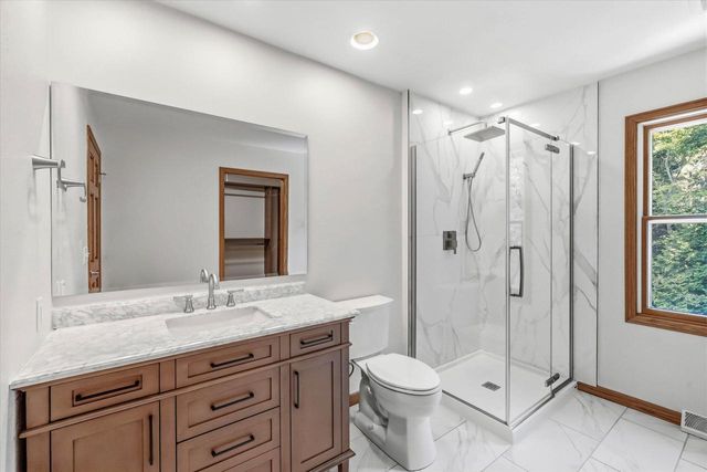 546 Beechwood DRIVE, Cedarburg, WI 53012