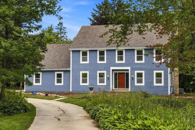 546 Beechwood DRIVE, Cedarburg, WI 53012