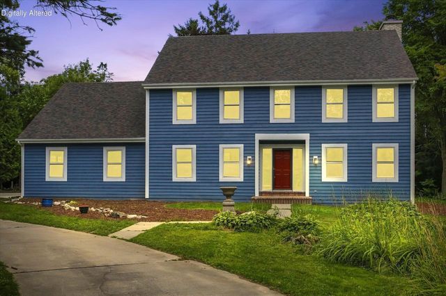 546 Beechwood DRIVE, Cedarburg, WI 53012