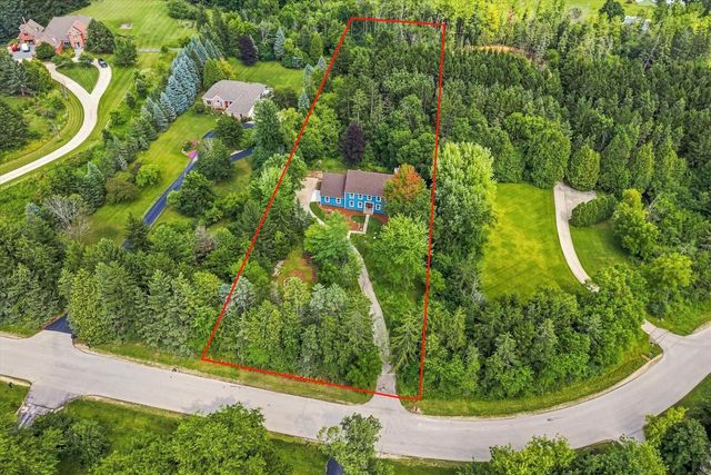 546 Beechwood DRIVE, Cedarburg, WI 53012