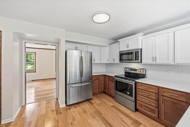 546 Beechwood DRIVE, Cedarburg, WI 53012