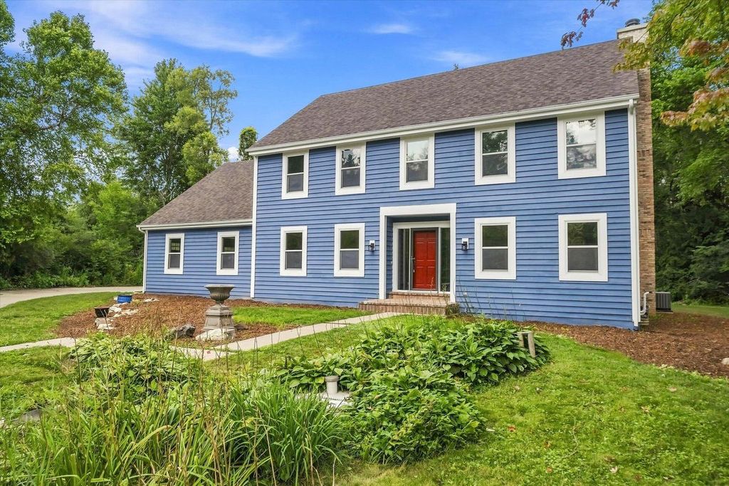 546 Beechwood DRIVE, Cedarburg, WI 53012